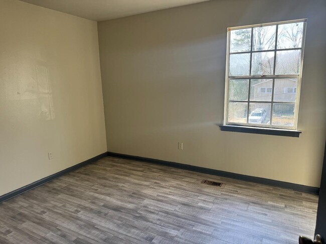 Photo - 908 Redstone Ln