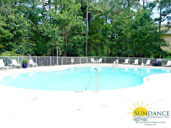 Building Photo - Quaint 2 Bedroom Condo in Miramar Beach!