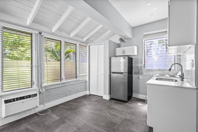 Photo - 1507 Meridian Ave Unidad 8