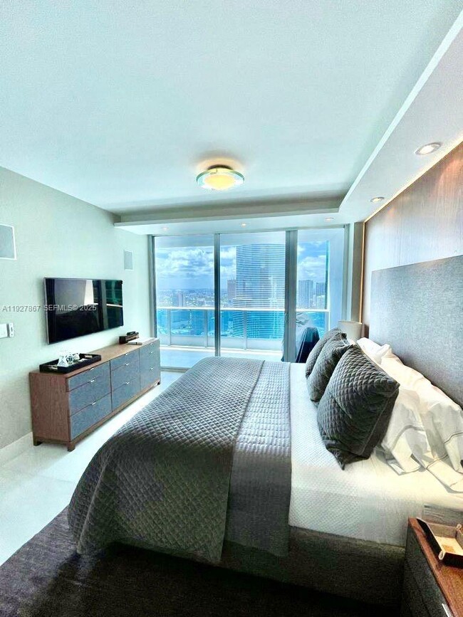 Photo - 200 Biscayne Blvd Way Unidad 4310