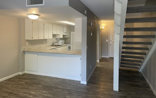 Photo - TOWNHOME - VILLAGE OF OAK CREEK - RED ROCK...