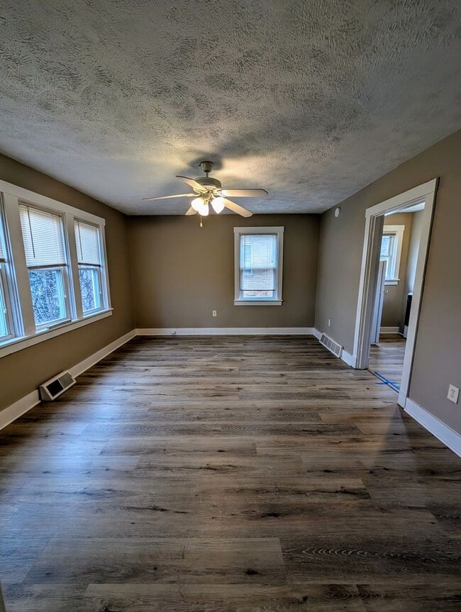 Building Photo - 1668 Crafton Blvd Unit 1