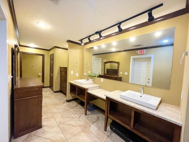 Photo - NEWER 4 bedroom house