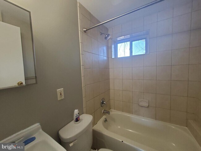 Photo - 2916 Yorkship Rd