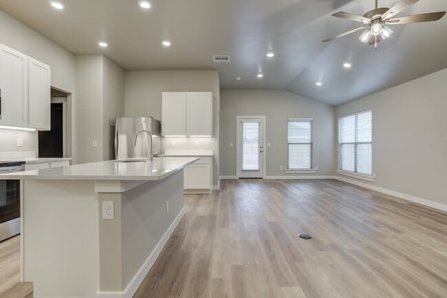 Photo - 4 Bedroom 2 Bathroom Home in South Lubbock!