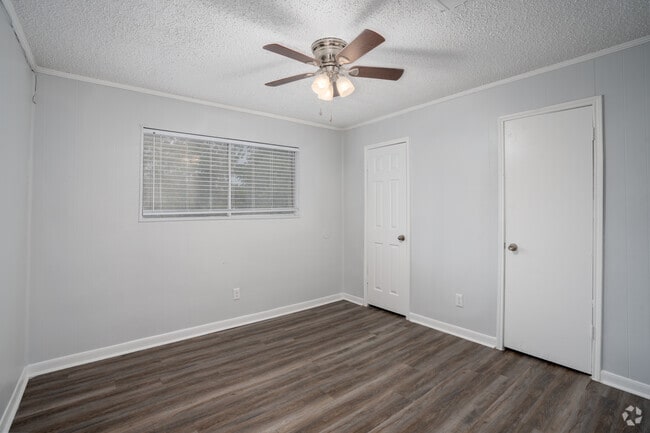 2BR, 1BA - 850SF - Primary Bedroom