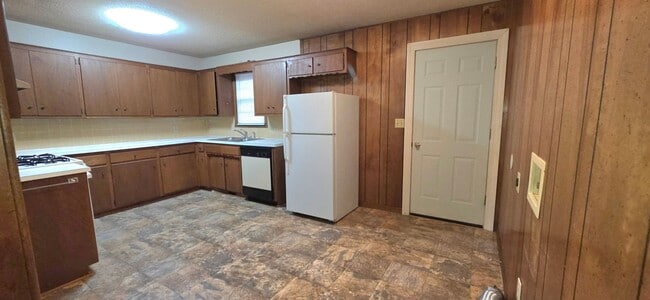 Photo - 2 Bedroom 2 Bathroom Duplex near Missouri State University! $825!