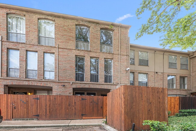 Photo - 4641 Wild Indigo St Unit 438