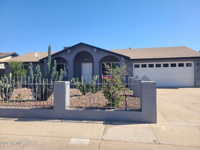 Building Photo - 3702 E Thunderbird Rd