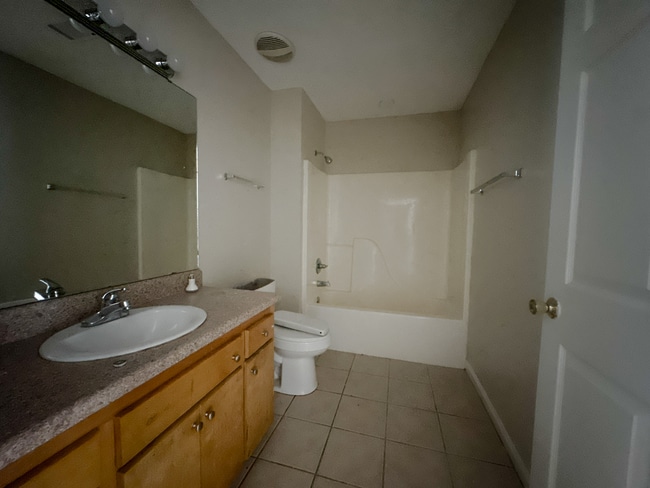 Photo - 210 E 7th St