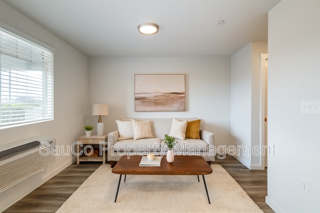 Photo - 2564 Hawthorne St