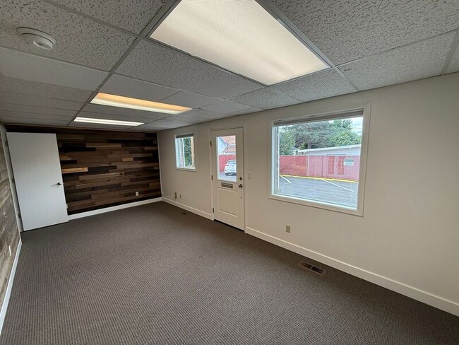 Photo - 1367 Commercial St SE