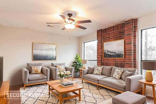 Photo - 732 Creekview Ct