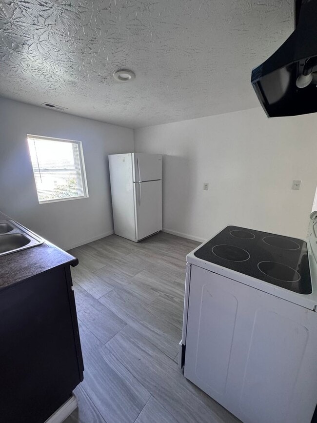 Photo - 1841 King Ave
