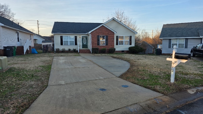 Photo - 912 Lyme Brook Ln