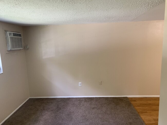 Sala de estar - 1213 Mook St