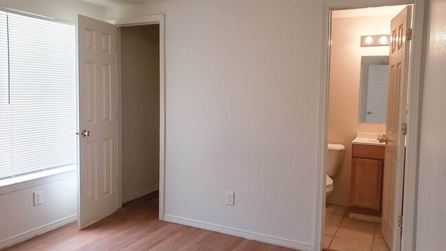 Photo - 205 N Little Flower Rd Unidad B