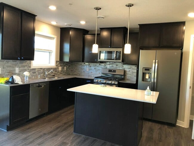 Photo - Awesome woodbury townhouse available!