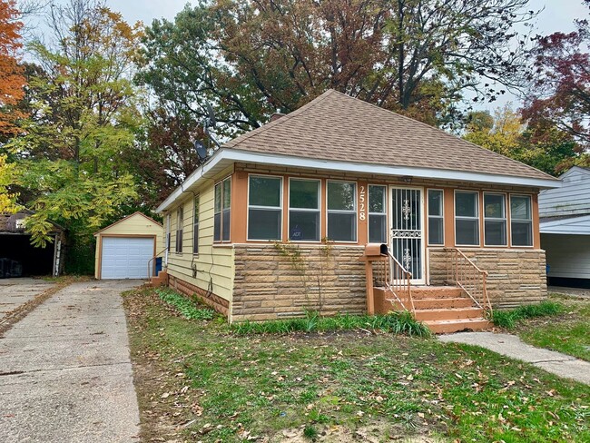 Two Bedroom Home in Muskegon Heights - Two Bedroom Home in Muskegon Heights