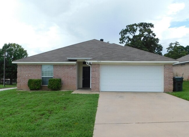 South Tyler - Handsome 3 Bedroom, 2 Bath H... - South Tyler - Handsome 3 Bedroom, 2 Bath H... House
