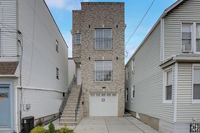 Building Photo - 16 Grant Ave Unit 1 Rental