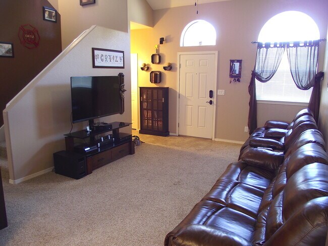 Photo - Northeast/Sandstone Ranch Estates 4bed/2.5bath with REFRIG A/C!