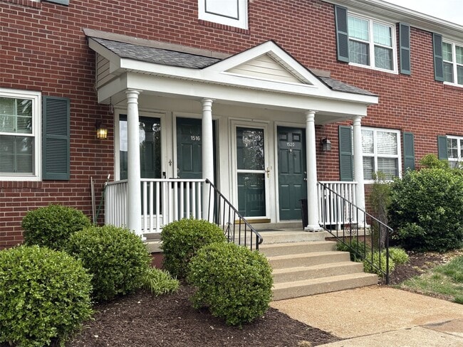 Building Photo - 1520 E Swan Cir