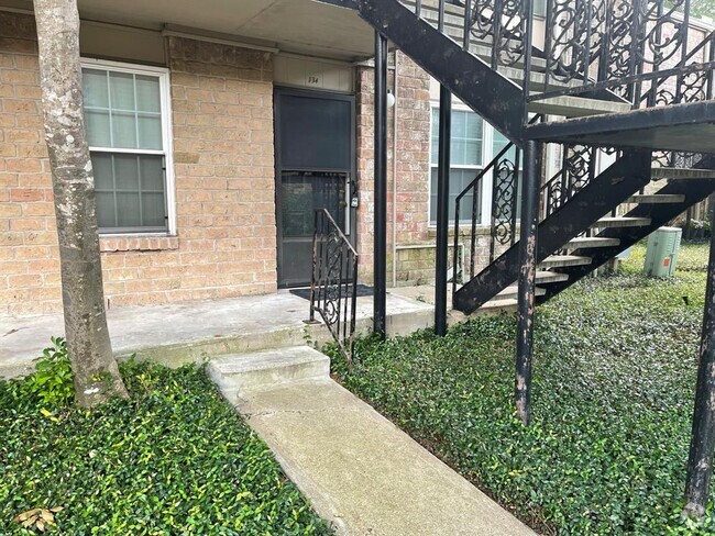 Building Photo - 5550 N Braeswood Blvd Unit 134 Rental