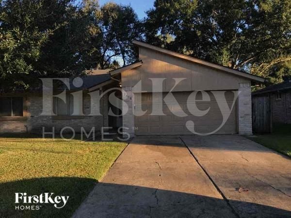 Building Photo - 2418 Aprilmont Dr