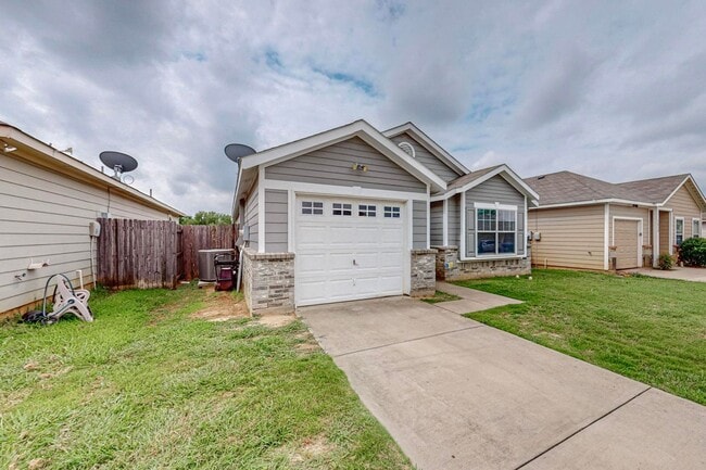 Photo - Adorable 3 bedroom 2 bath in Burleson Texas!