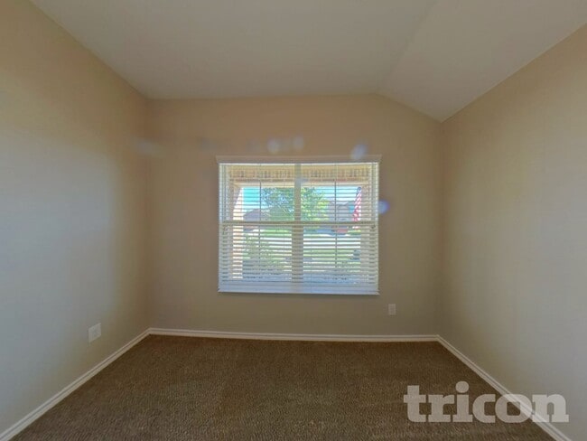 Photo - 1104 Autumnwood Dr