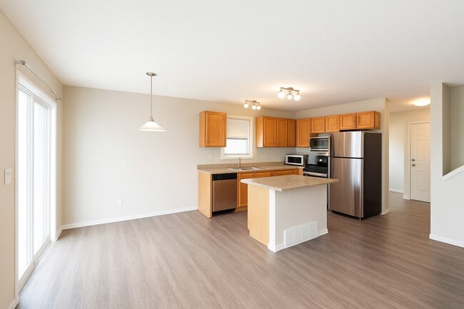 Photo - 120 Magrath Rd NW