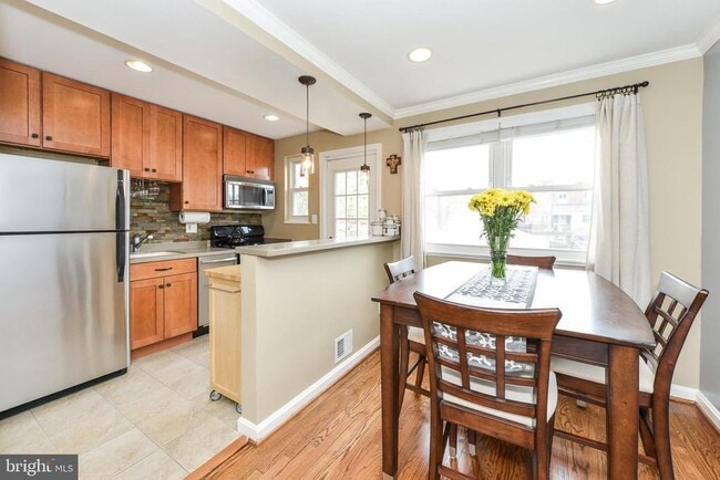 Photo - 629 S Henry St