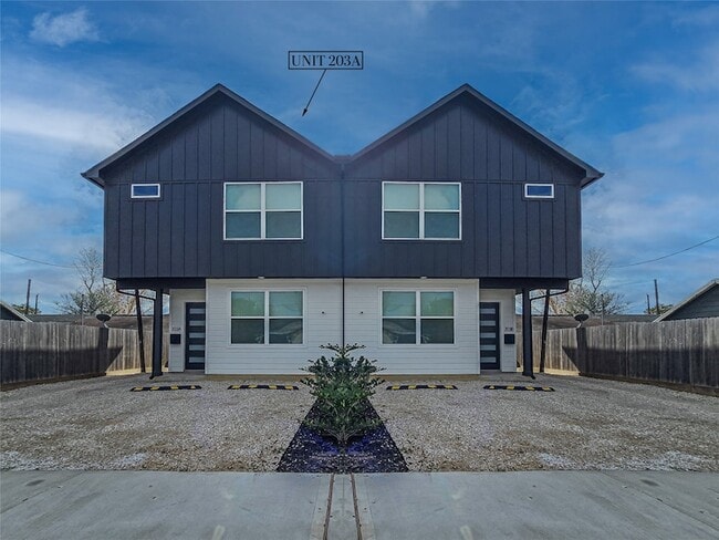 Building Photo - 203 Danna Ln Unit A