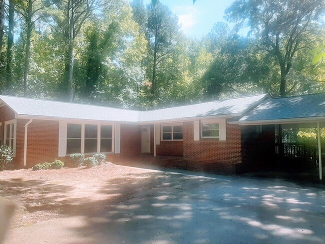 Building Photo - 3 Bedroom, 2 Bathroom Home in Durham