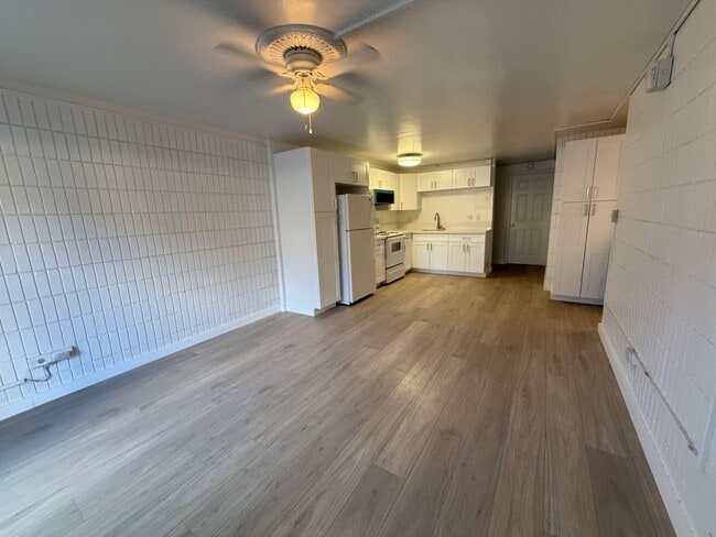 Photo - Sunset Lakeview 2 bedroom 1 bath with 1 assigned parking stall Unit A106