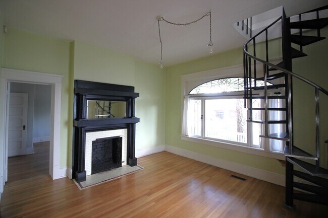 Photo - 851 E 3rd Ave Unit Apt 1
