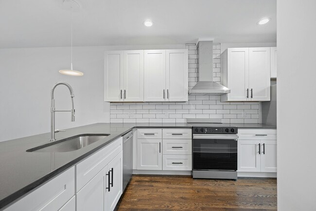 Photo - 2120 Alpine Pl