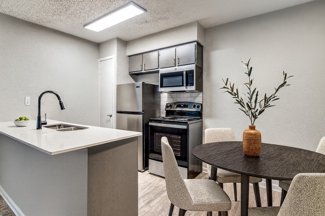 Photo - Palmilla Apartments