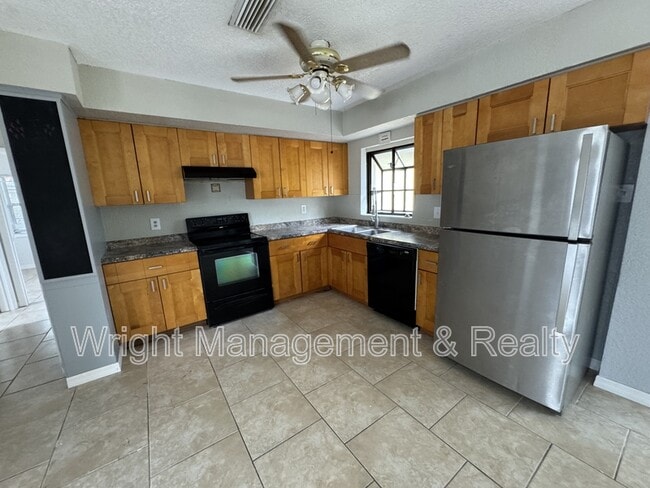 Photo - 438 Country Club Dr