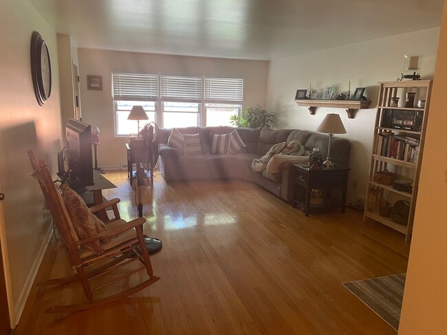 494 Kenwood Ave Unit B2R