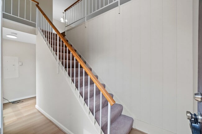 Photo - Condo in Woodside Square. 3Br / 1Ba Renovated. Garage.