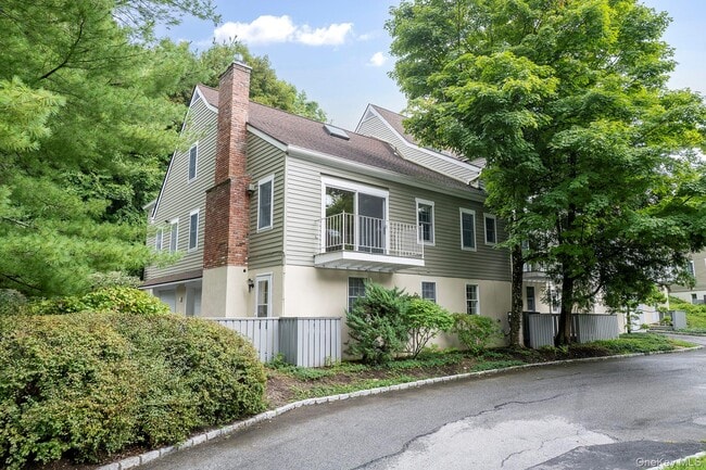 Photo - 24 Millbrook Hollow Ln