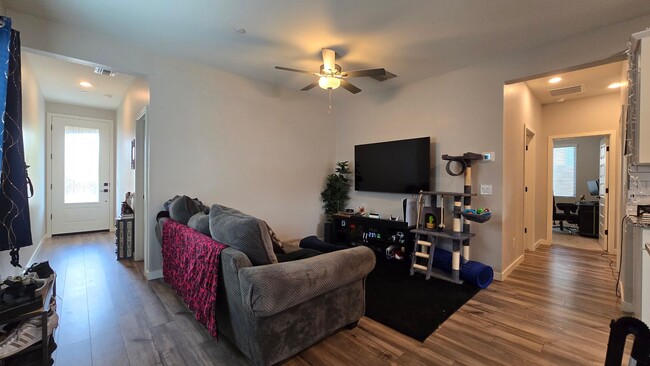 Photo - Cozy Never-Leased-Before 3 bedroom 2 bath home in Youngtown!