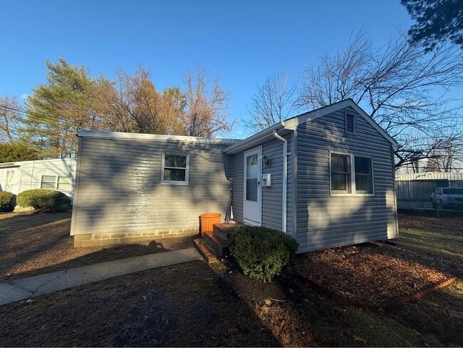 Building Photo - 305 Smithtown Blvd