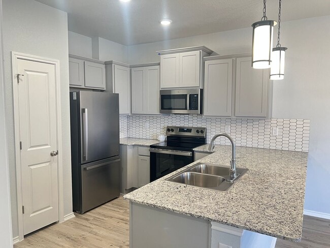 1227 LEXINGTON Dr