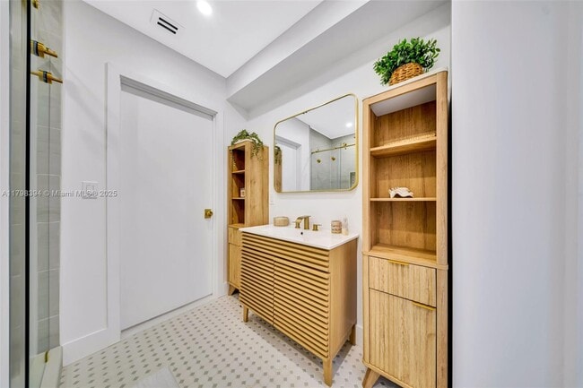 Photo - 129 Nautilus Dr