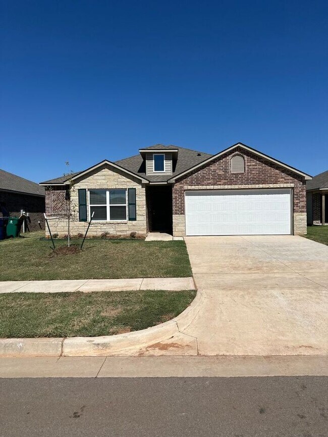 *LIMITED TIME OFFER* BRAND NEW Three Bedro... House House Rental in