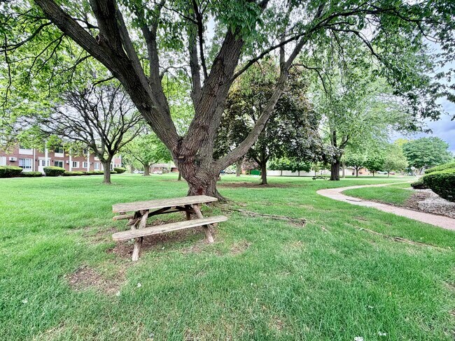1701 Charlton Rd
