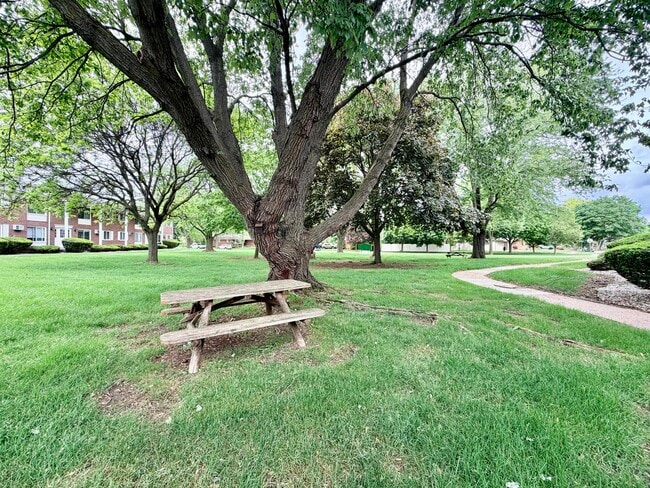 Photo - 1701 Charlton Rd